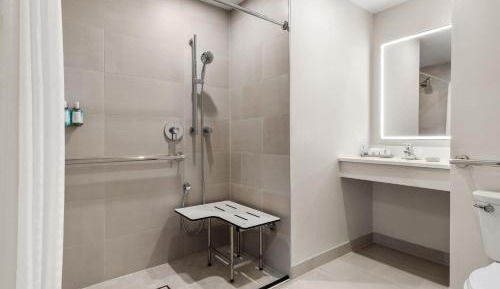 Queen Room with Two Queen Beds, Ocean View, Balcony and Roll-in Shower - Mobility Accessible