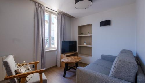 One-Bedroom Apartment with Balcony