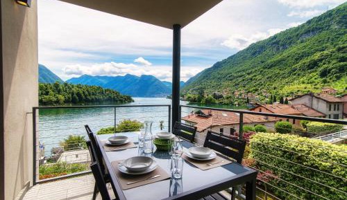 Three-Bedroom Apartment with Lake View