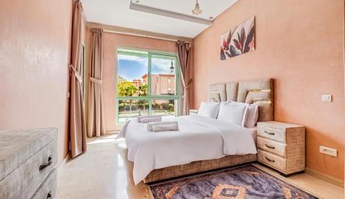 Two-Bedroom Deluxe Apartment with Balcony