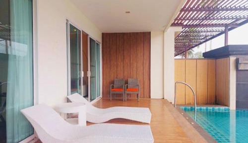 Deluxe Two-Bedroom Apartment with Garden View