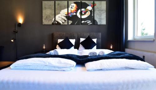 One-Bedroom Apartment with Balcony