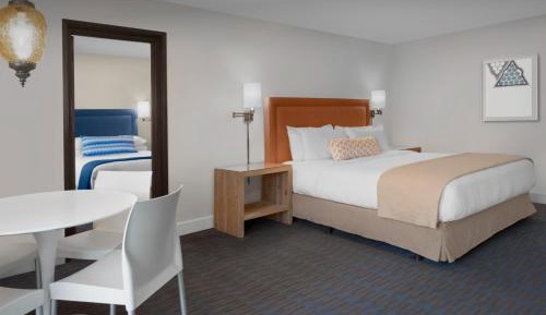 Deluxe Family Suite