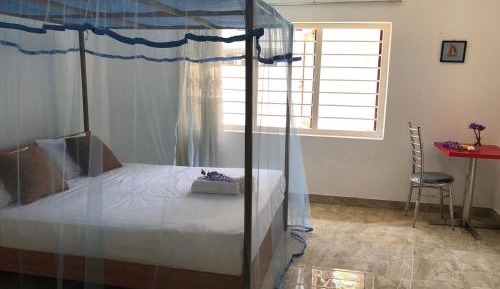 Single Room with Shared Bathroom