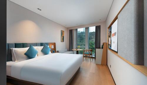 Standard Queen Room