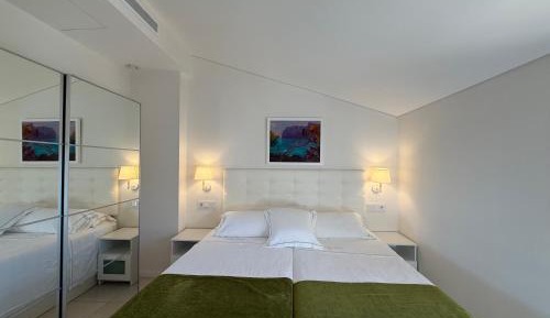 Standard Twin Room with Mountain View