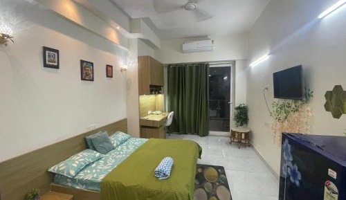 Deluxe One-Bedroom Apartment with City View