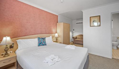 Deluxe King Suite