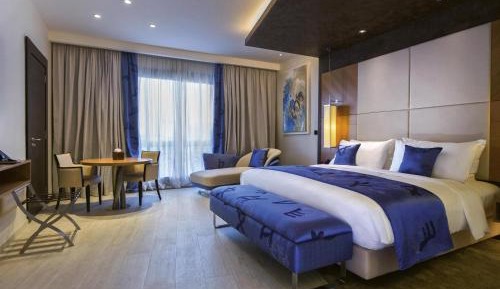 Deluxe King Room with Lake View