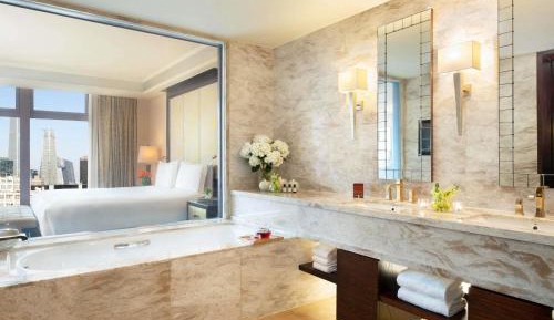 Fairmont Gold Junior Suite with Fairmont Gold Lounge Access