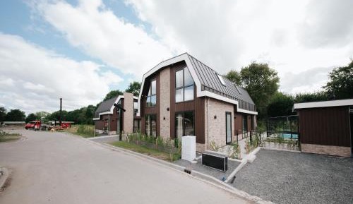 Eight-Bedroom Holiday Home