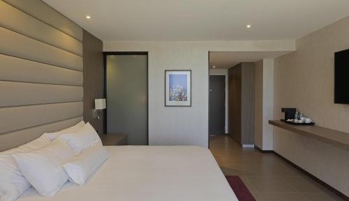 Swiss Advantage King Room with City View