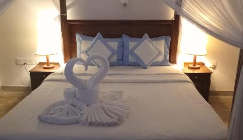 Deluxe Double Room with Garden View and Balcony