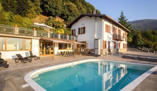 Six-Bedroom Holiday Home