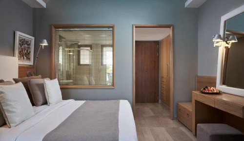 Double Room Pool View (Deluxe Area)