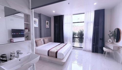 Deluxe Double or Twin Room with City View