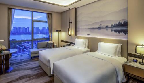 Superior Twin Room with Lake View