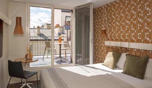 Superior Queen Room with Balcony