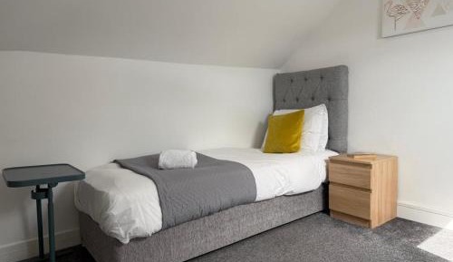 Single Room with Shared Bathroom