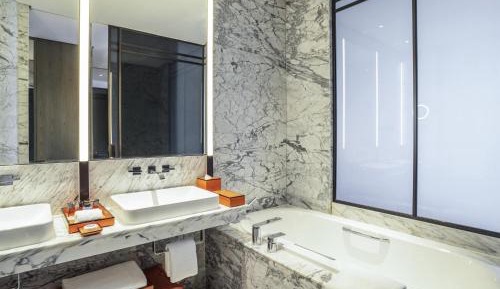Luxury King Room with City View