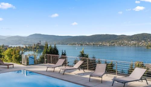 Two-Bedroom Apartment with Lake View