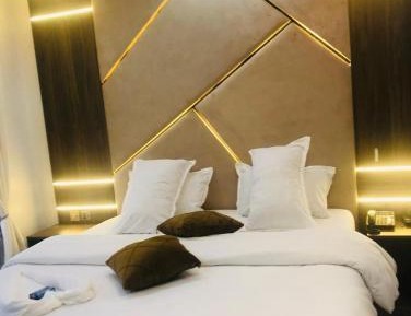 Deluxe Double Room (2 Adults + 1 Child)