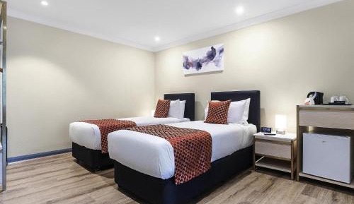 Family Deluxe Room with One King and One Queen Beds - Park View