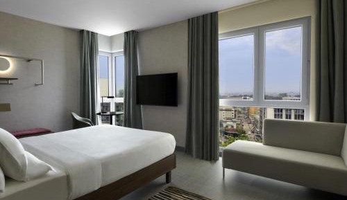 Executive Queen Room with Sofa Bed