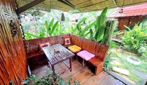 Bungalow with Garden View