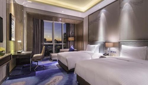 Deluxe Twin Room with City View - High Floor