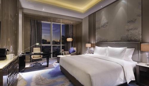 Deluxe King Room with City View - High Floor