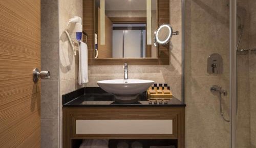 Standard Twin Room with City View
