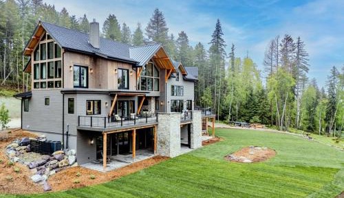Seven-Bedroom House
