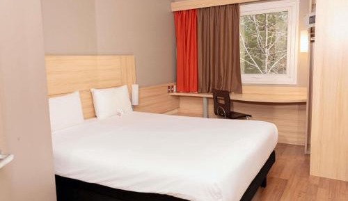 Standard Queen Room
