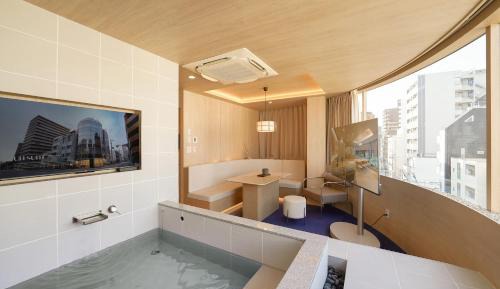 Queen Suite with Spa Bath