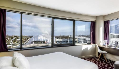Standard Room with One Double Bed and One Single Bed