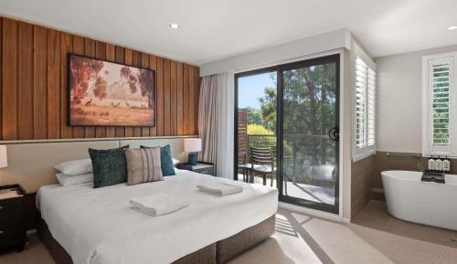 Two-Bedroom Apartment with One Queen and Two Single Beds