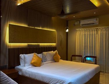 King Room with Pool View