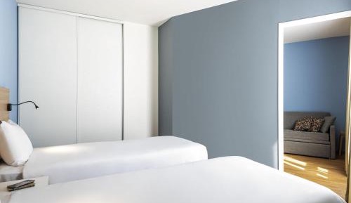 One-Bedroom Apartment with Twin Beds