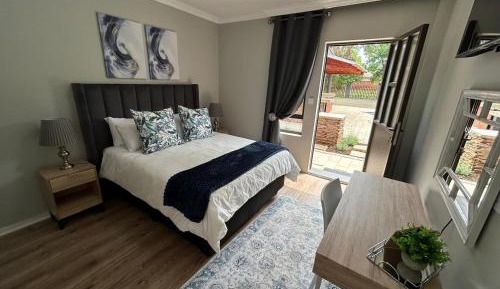 Deluxe Queen Room
