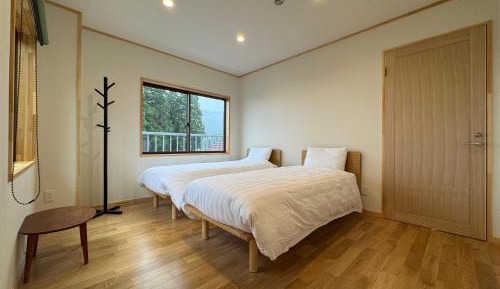 Twin Room with Private External Bathroom