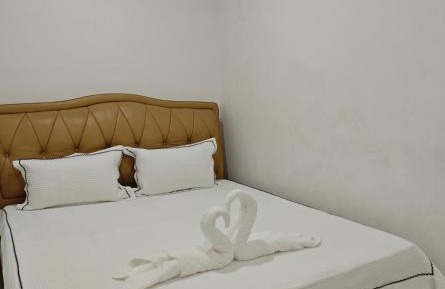Three-Bedroom Apartment with Balcony