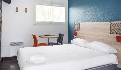 Cabrio Twin Room with Bathroom