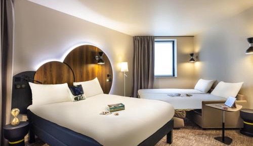Standard Room with One Double Bed and Two Single Beds