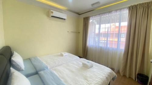 Twin Room with City View
