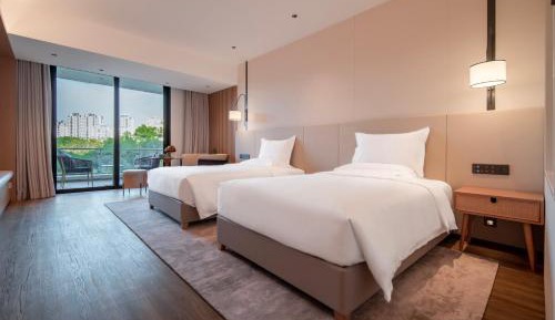 Deluxe Queen Room