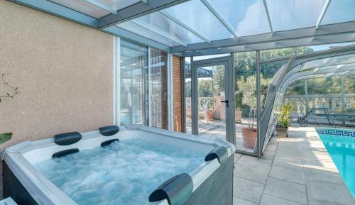 Superior One-Bedroom Apartment with Balcony