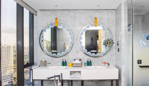 Junior Suite with One King Bed and One Bunk Bed - Kids Theme