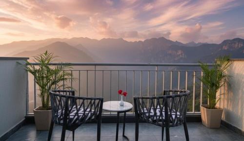 Twin Room with Mountain View