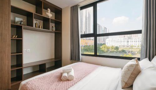 One-Bedroom Apartment with Balcony